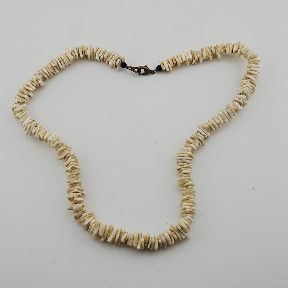Seashell Chip Style Beaded Necklace Beige Cream Surfer Coastal Y2K 90s Retro
